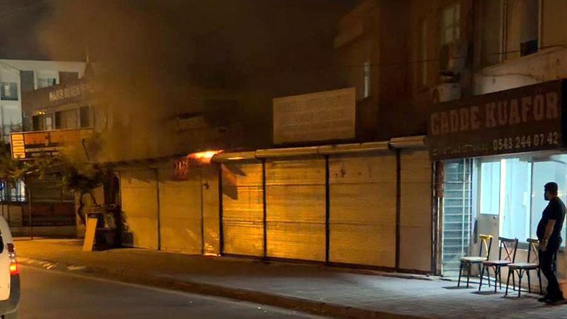 Kepez’de Otomobil Aksesuarı ve Boya Satılan İki İş Yeri Yandı
