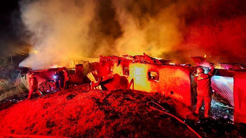 Mudurnu’da yangın paniği: Köylüler hayvanları alevlerin arasından kurtardı