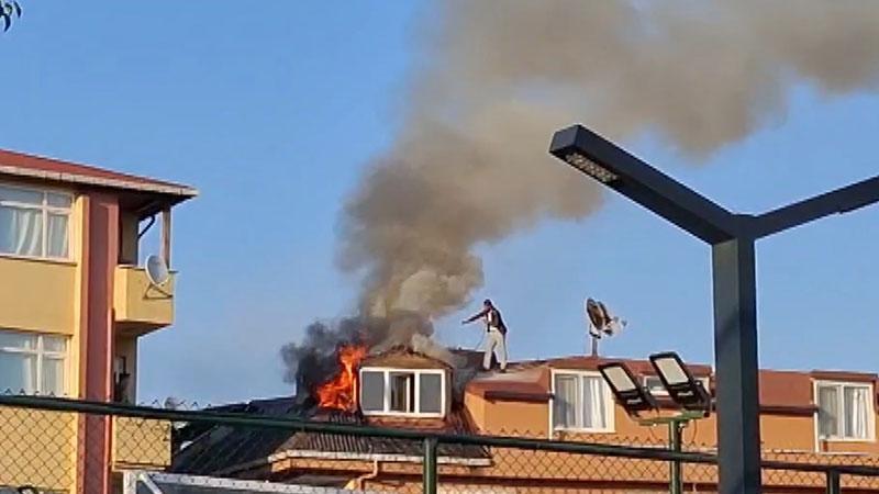 Sancaktepe’de Çatı Yangını Paniğe Neden Oldu: 4 Katlı Bina Alev Aldı