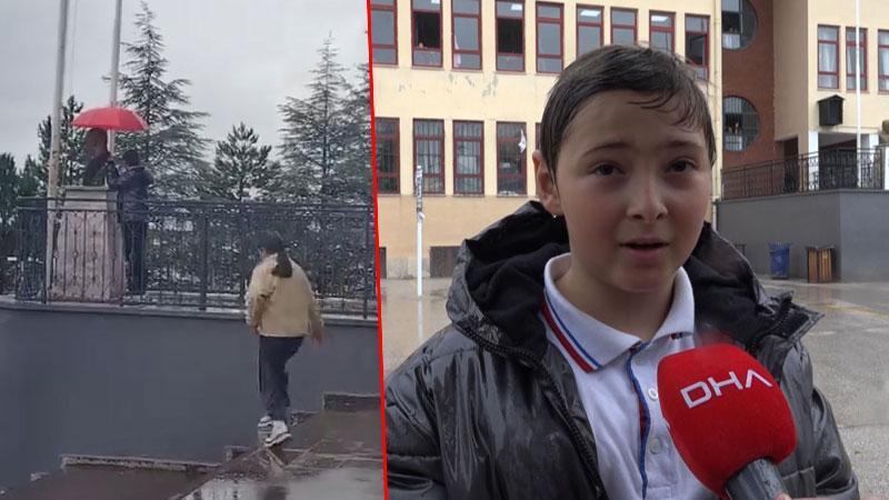 11 Yaşındaki Alperen’den Duygulandıran Hareket: Atatürk Büstüne Şemsiye Tuttu