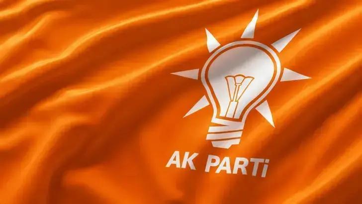 Erdoğan, AK Parti’ye katılan Cemalettin Kani Torun’un rozetini taktı