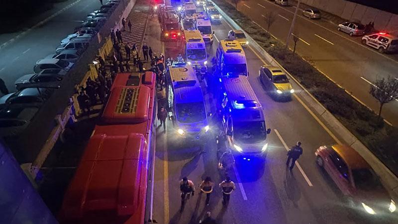 Etimesgut’ta otobüs kazası: Üst geçide çarpan EGO otobüsünde 24 yaralı