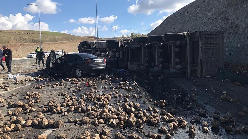 Hamur-Tutak Kavşağı’nda Can Pazarı: 4 Ölü, TIR Sürücüsü Yaralı